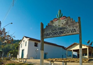 Placa da Comunidade Quilombola de Ivaporunduva